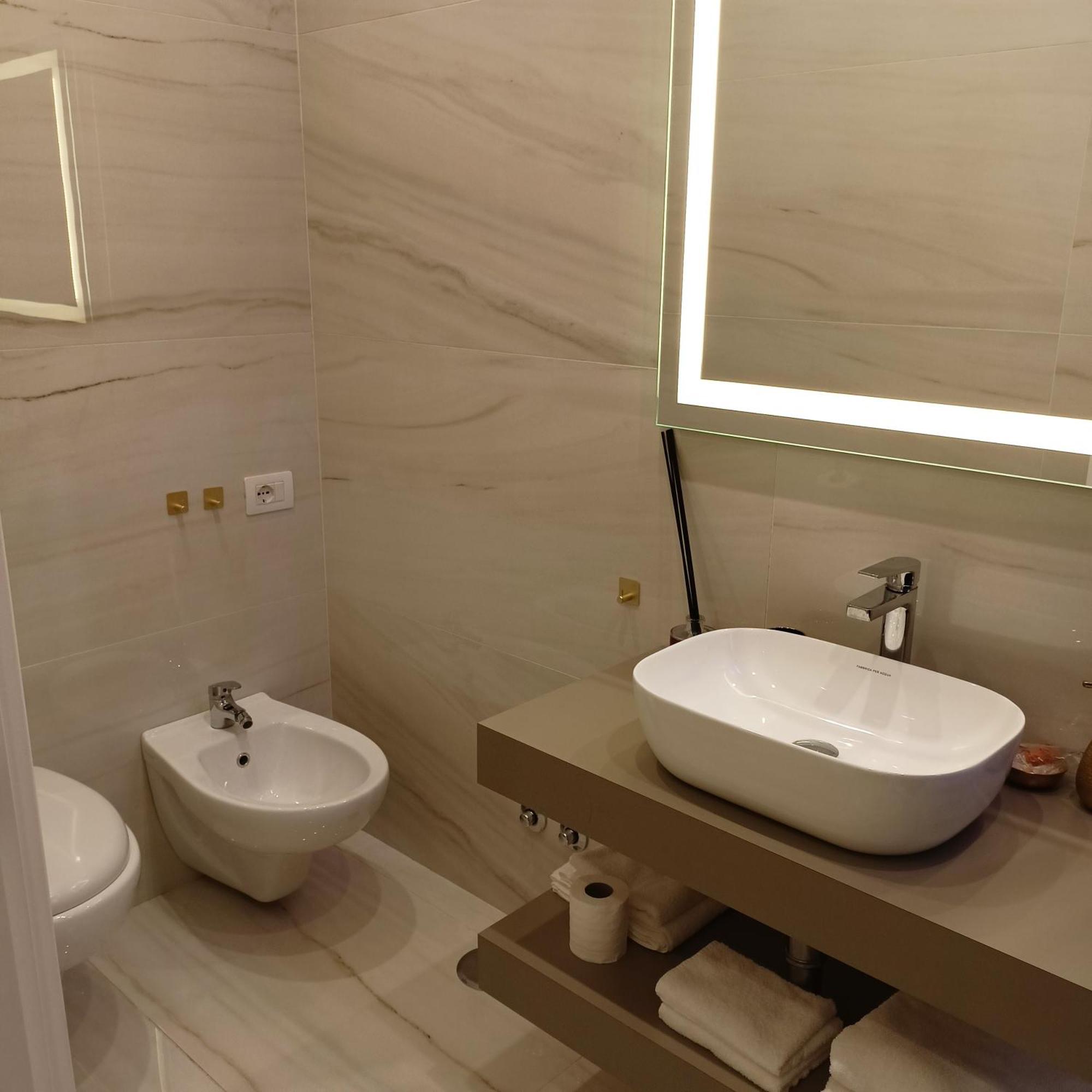 La Lepre Bovio Hotel Naples Luaran gambar